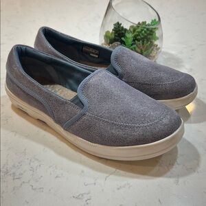 Skechers Bliss Comfort Leather Slip On Size 9